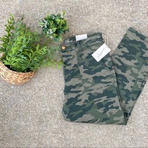 NWT High Rise Straight Leg Jeans